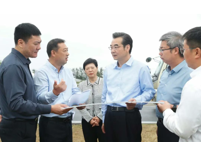 市领导调研生态农业和高标准农田建设工作